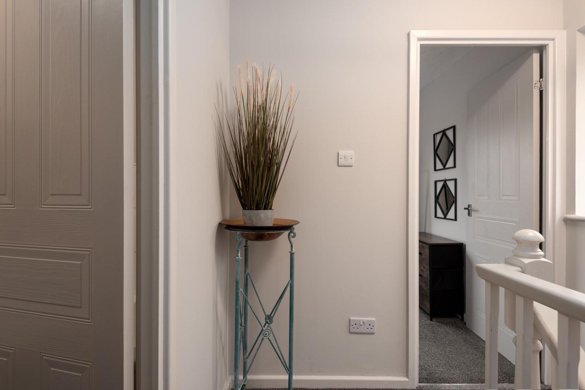 Worcester Fabulous Cherry Tree Mews Self Check In Dogs Welcome By Prior Arrangement , 2 Double Bedrooms ,Super Fast Wi-Fi, With Free Off Road Parking For 2 Vehicles Near Royal Hospital And Woodland Walks Bagian luar foto