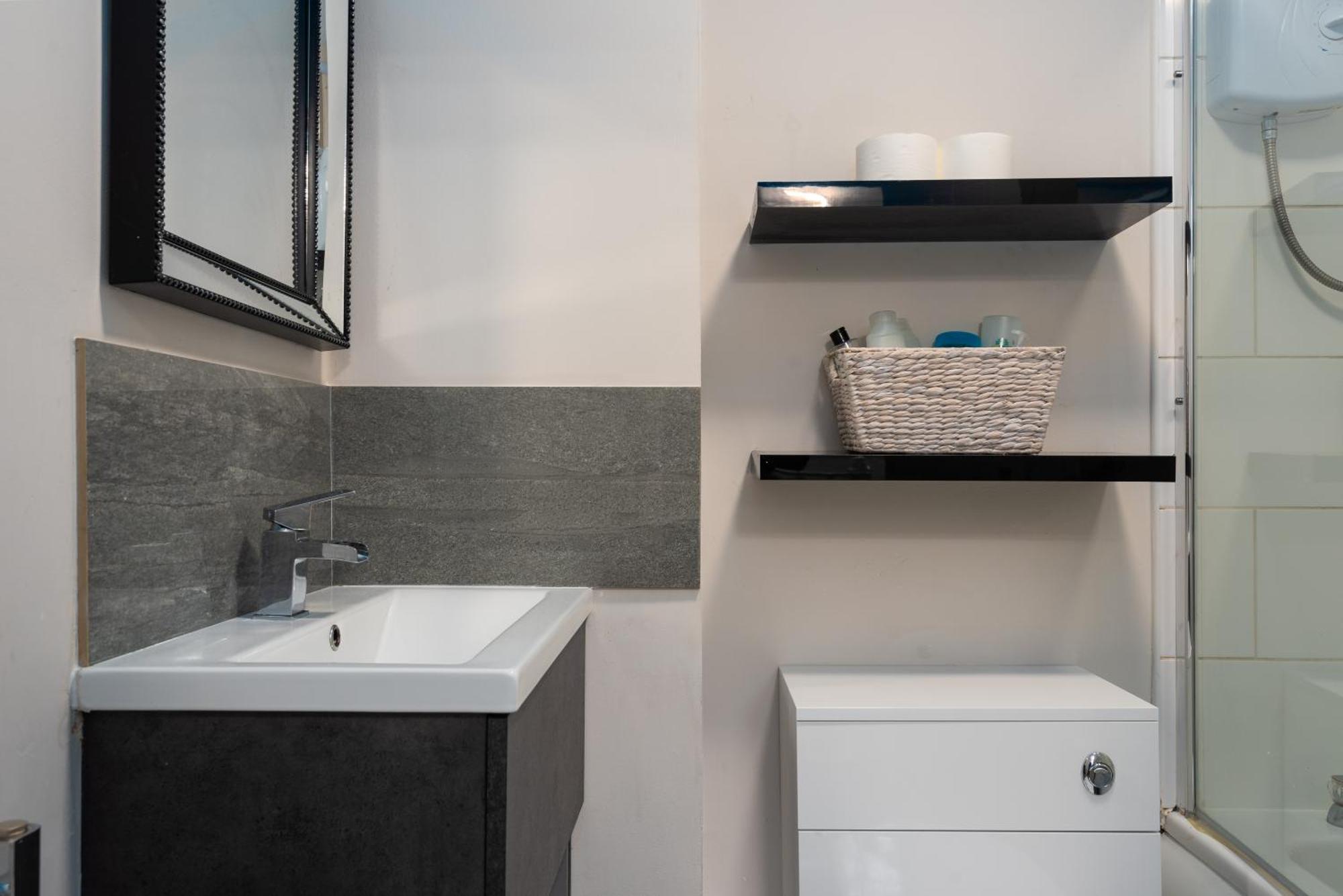 Worcester Fabulous Cherry Tree Mews Self Check In Dogs Welcome By Prior Arrangement , 2 Double Bedrooms ,Super Fast Wi-Fi, With Free Off Road Parking For 2 Vehicles Near Royal Hospital And Woodland Walks Bagian luar foto